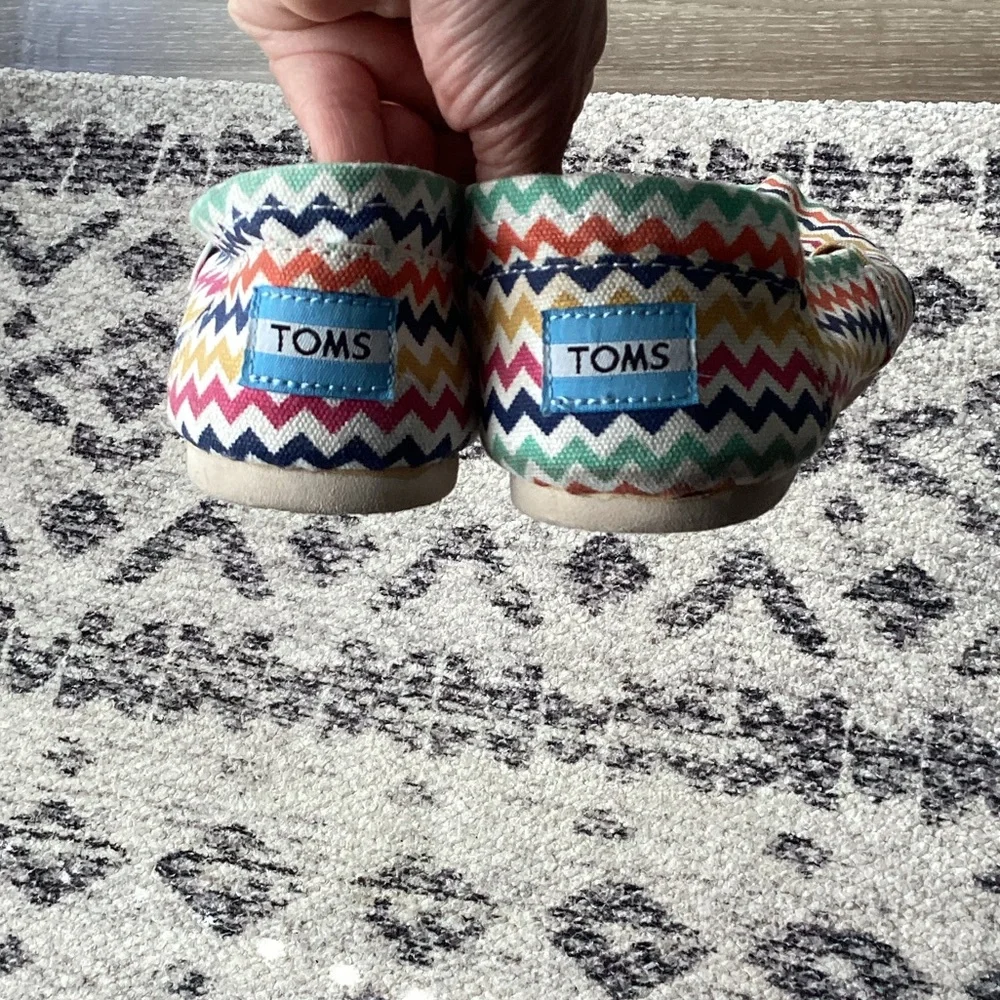 Tom’s Shoes Jonathan Adler Slip On Flats Size 7.5